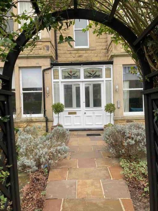 Garden Apartment, Central Harrogate With Parking 외부 사진