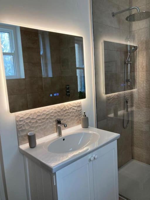 Garden Apartment, Central Harrogate With Parking 외부 사진